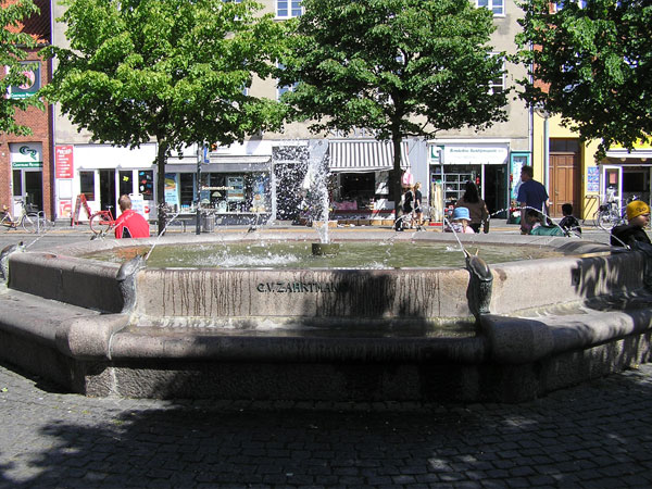 Store Torv – hovedtorvet i Rønne