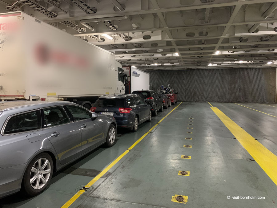 Fahrzeugdeck auf der Fähre