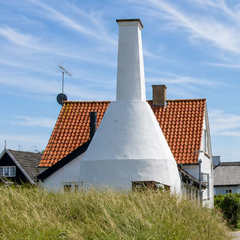 Melsted – fiskerleje med strand og madmuseum ved Gudhjem