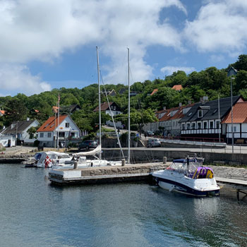 Vang Havn – lille havn i byen Vang